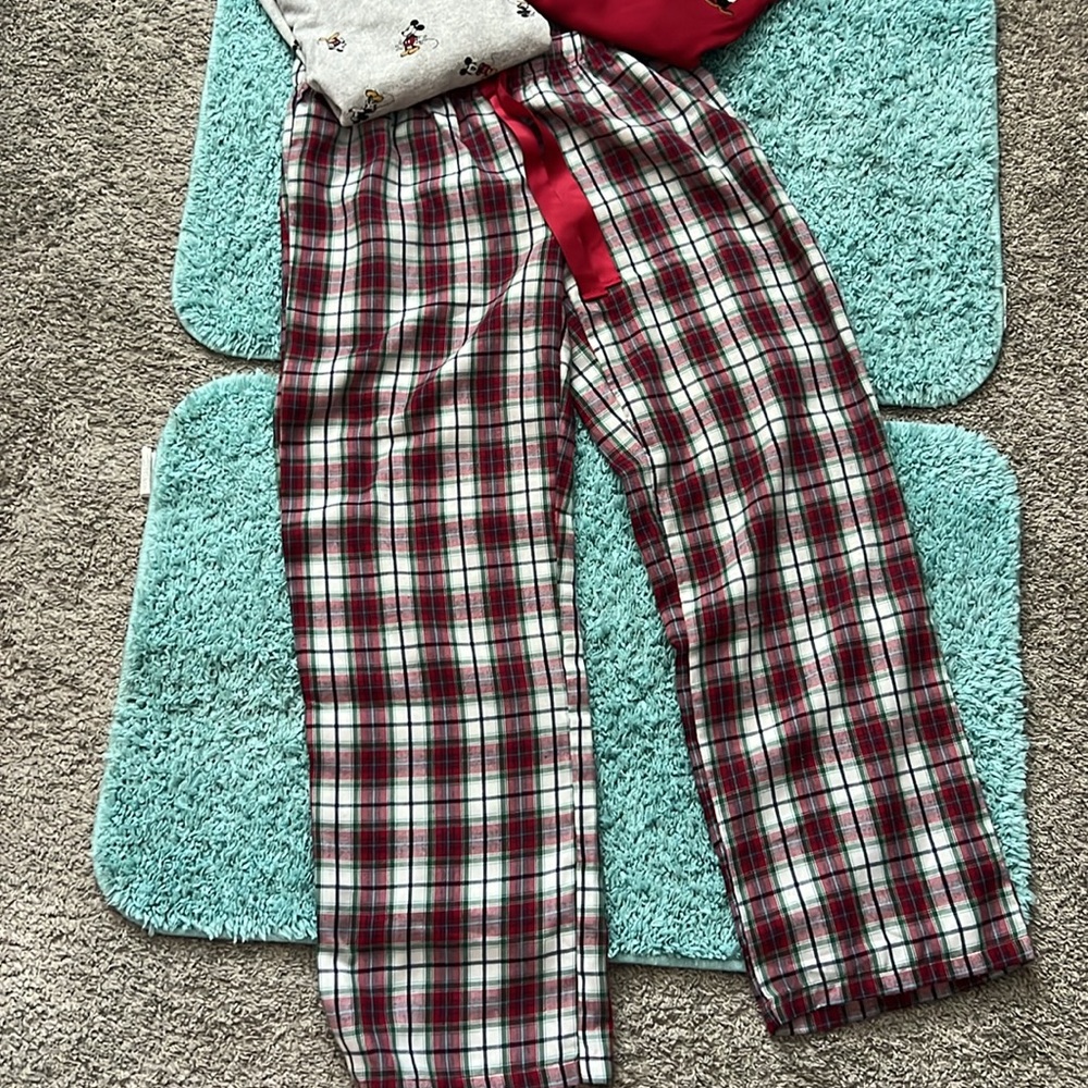 Mickey Mouse Disney pajama set Christmas - Picture 2 of 9